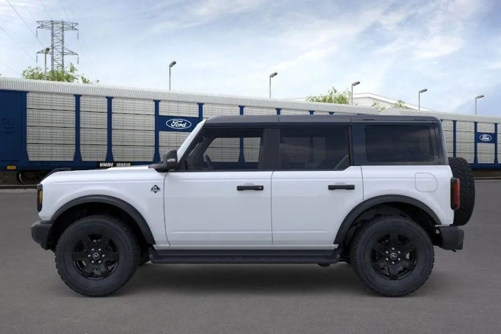 2025 Ford Bronco Outer Banks photo 1