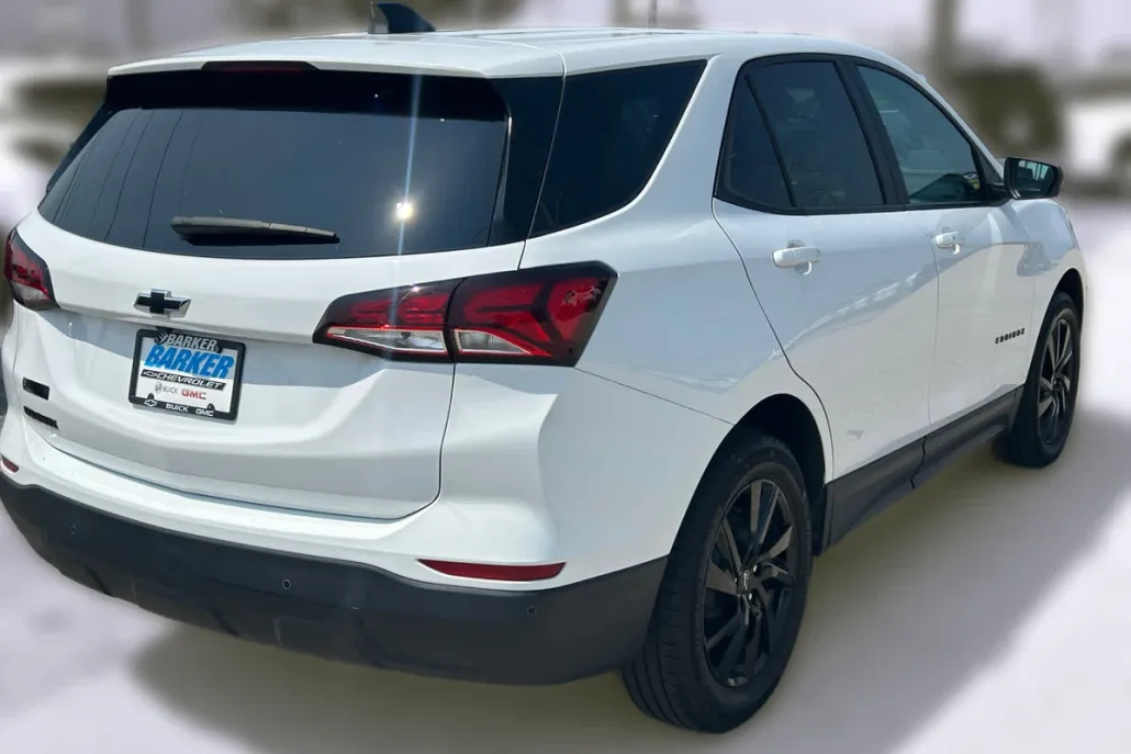 2023 Chevrolet Equinox LS photo 1