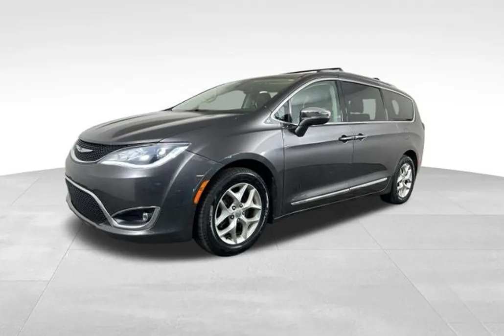 2019 Chrysler Pacifica Limited photo 1