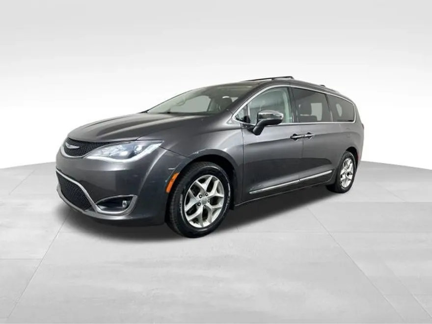 2019 Chrysler Pacifica Limited photo 1