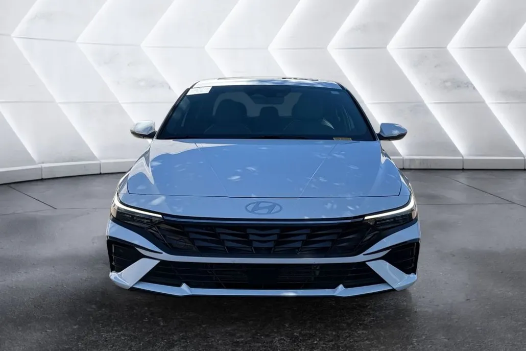 2025 Hyundai Elantra Hybrid Limited photo 1