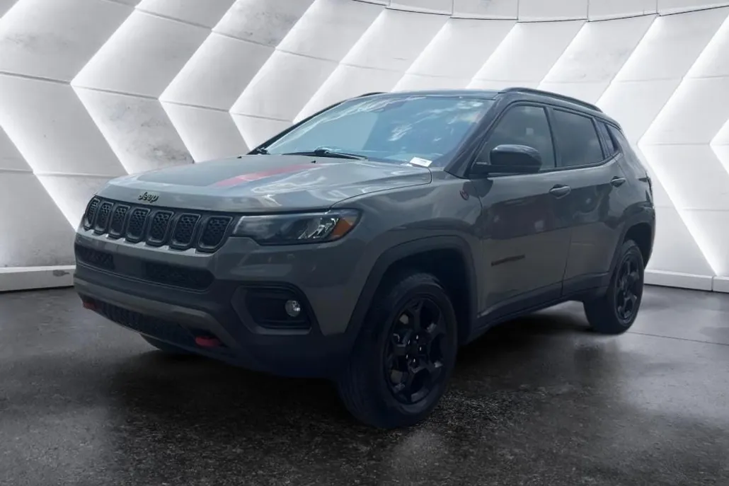 2024 Jeep Compass Trailhawk photo 1