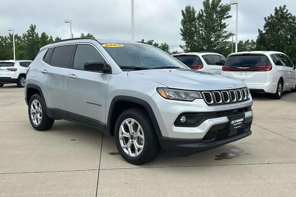 2025 Jeep Compass Latitude photo 1