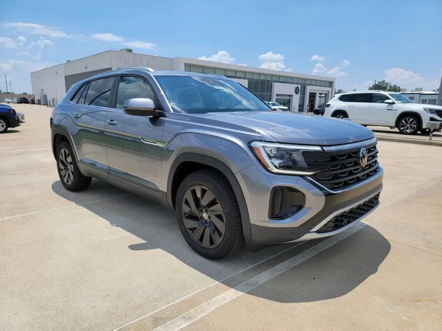 2025 Volkswagen Atlas Cross Sport SE Technology photo 1