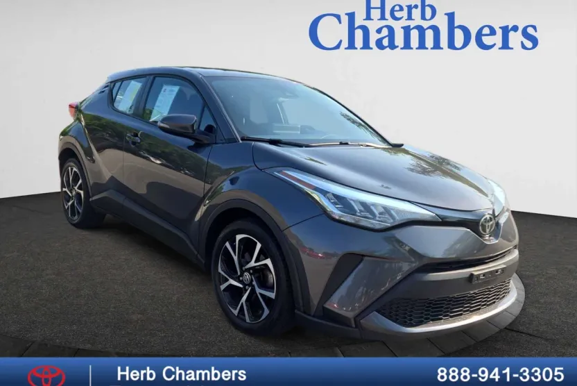 2022 Toyota C-HR XLE photo 1
