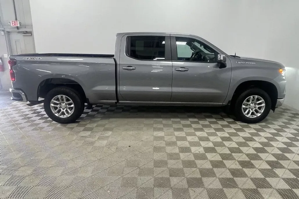 2024 Chevrolet Silverado 1500 LT photo 1