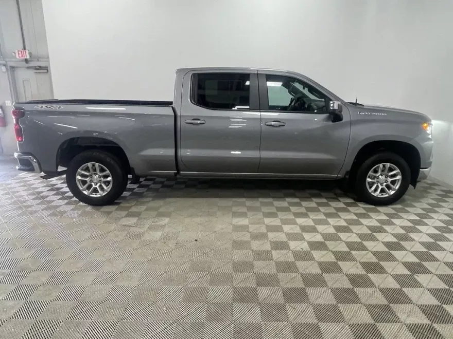 2024 Chevrolet Silverado 1500 LT photo 1