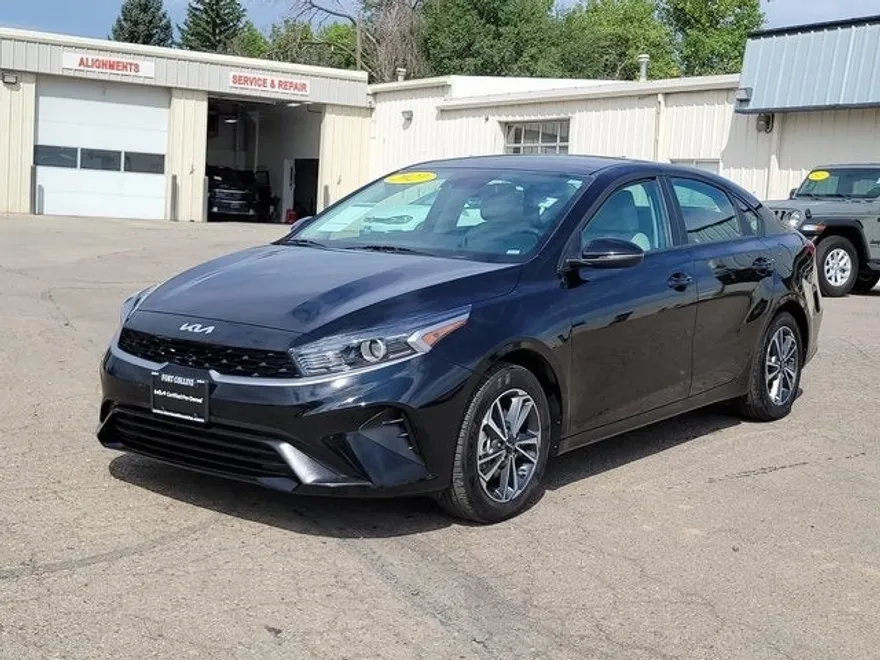2023 Kia Forte LXS photo 1