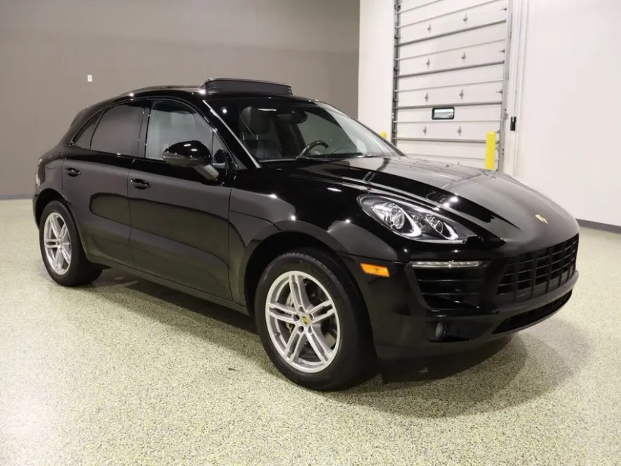 2015 Porsche Macan S photo 1