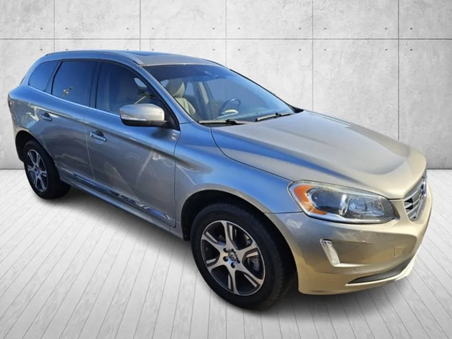 2015 Volvo XC60 T6 Platinum photo 1