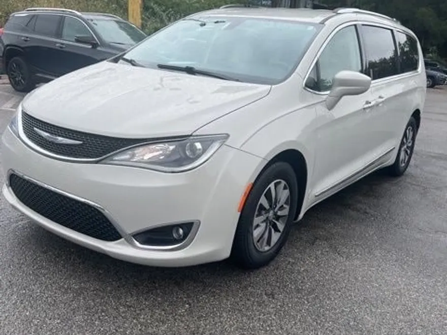 2020 Chrysler Pacifica Touring Plus photo 1
