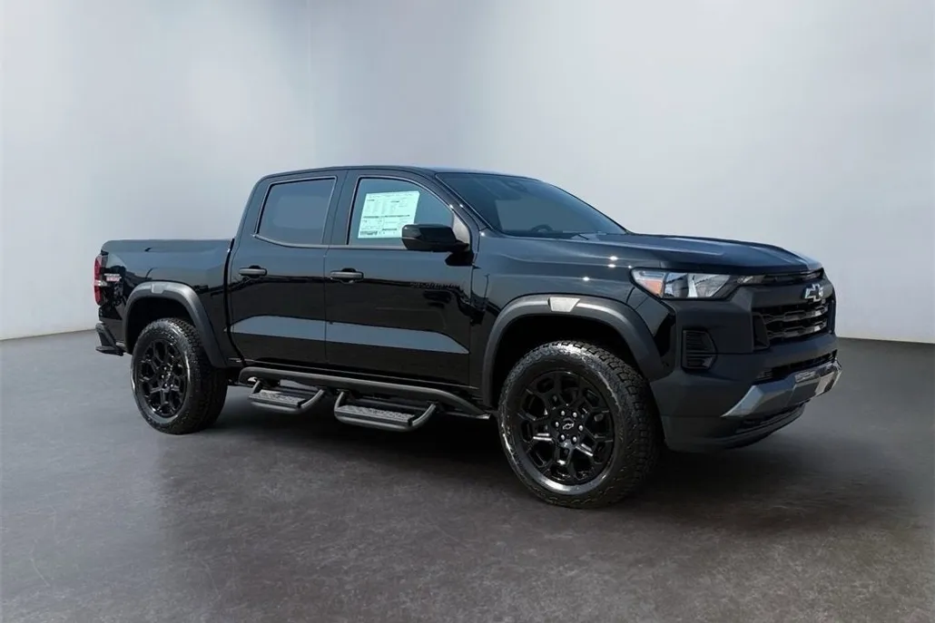 2026 Chevrolet Colorado Trail Boss photo 1