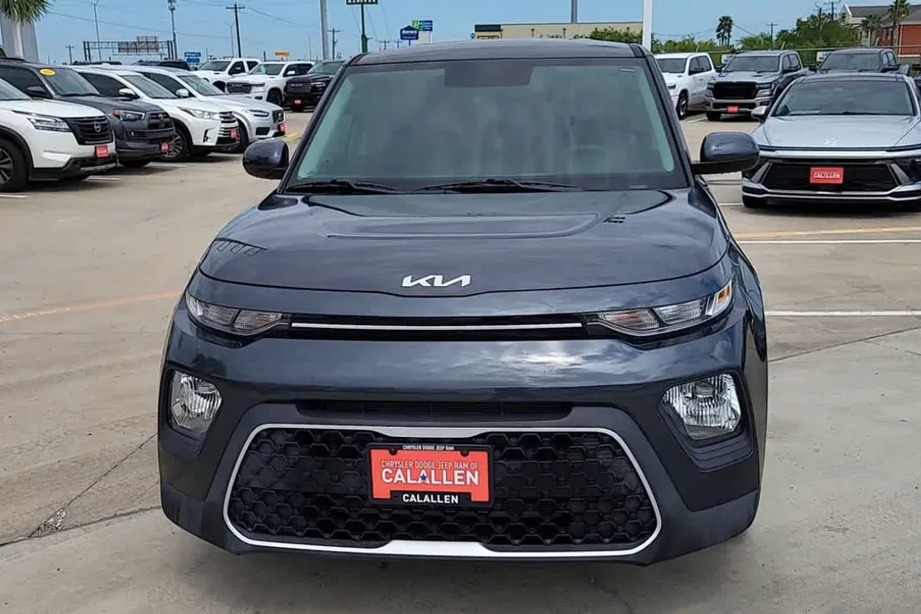 2022 Kia Soul LX photo 1