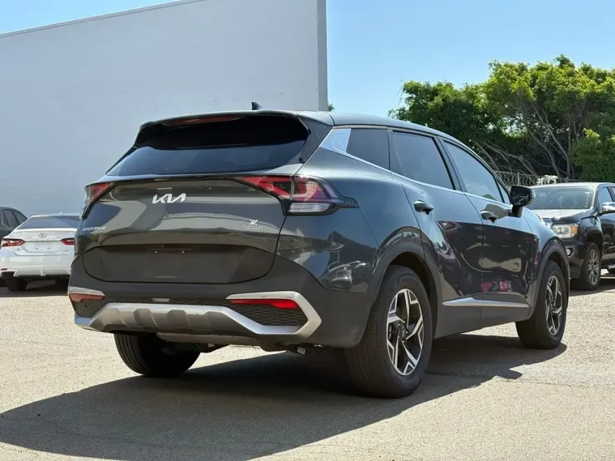 2024 Kia Sportage LX photo 1