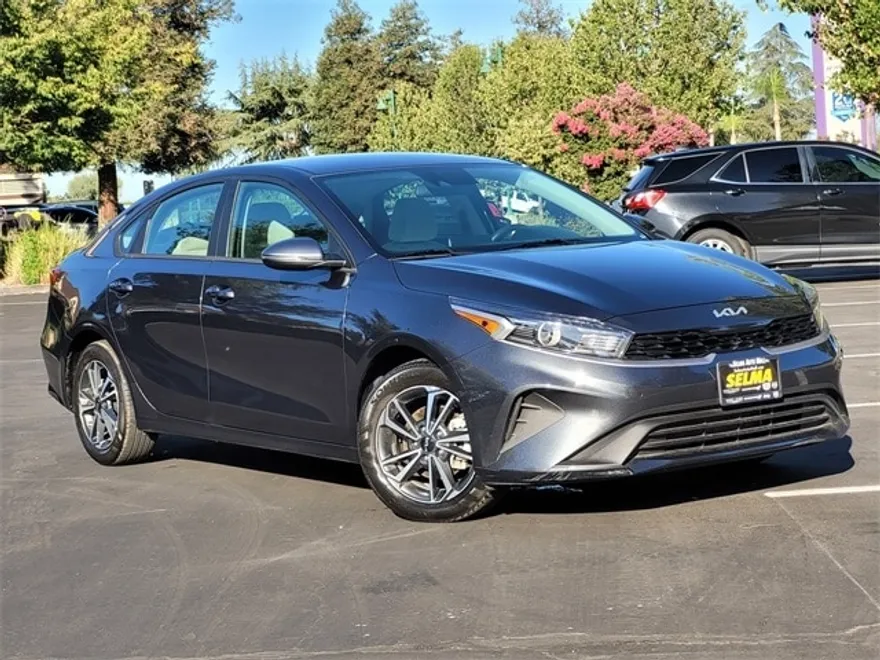 2023 Kia Forte LXS photo 1