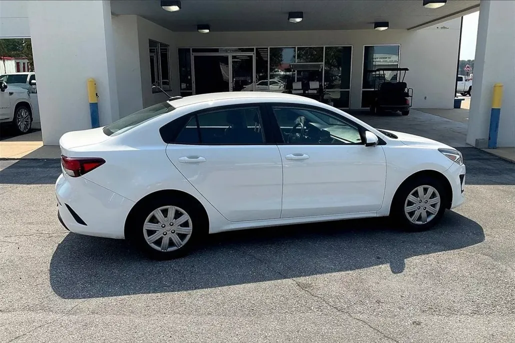 2022 Kia Rio S photo 1