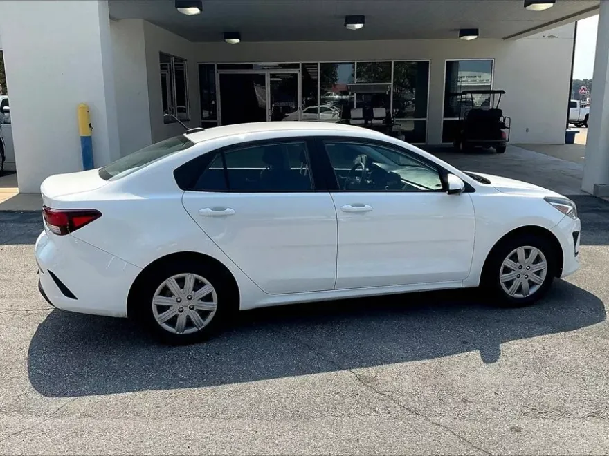 2022 Kia Rio S photo 1