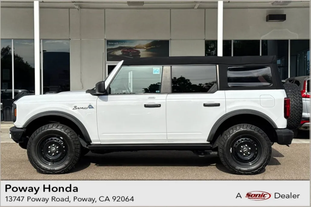 2023 Ford Bronco Black Diamond photo 1