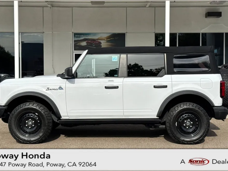 2023 Ford Bronco Black Diamond photo 1