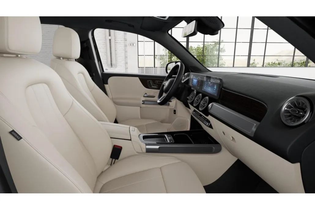 2026 Mercedes Benz GLB 250 4MATIC photo 1