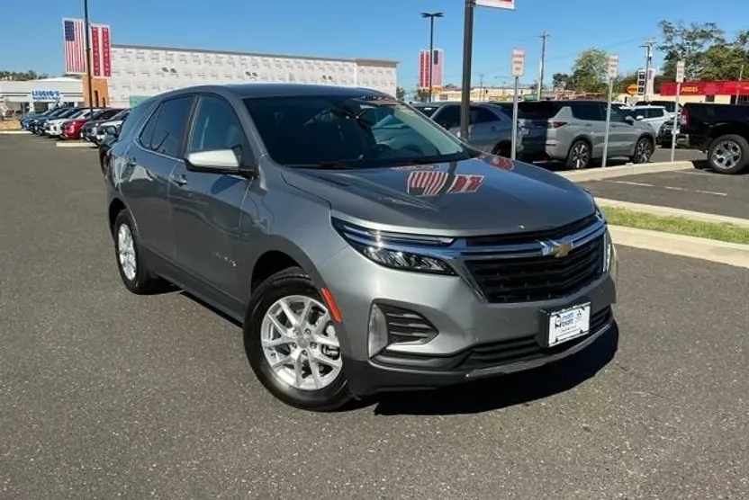 2024 Chevrolet Equinox LT photo 1