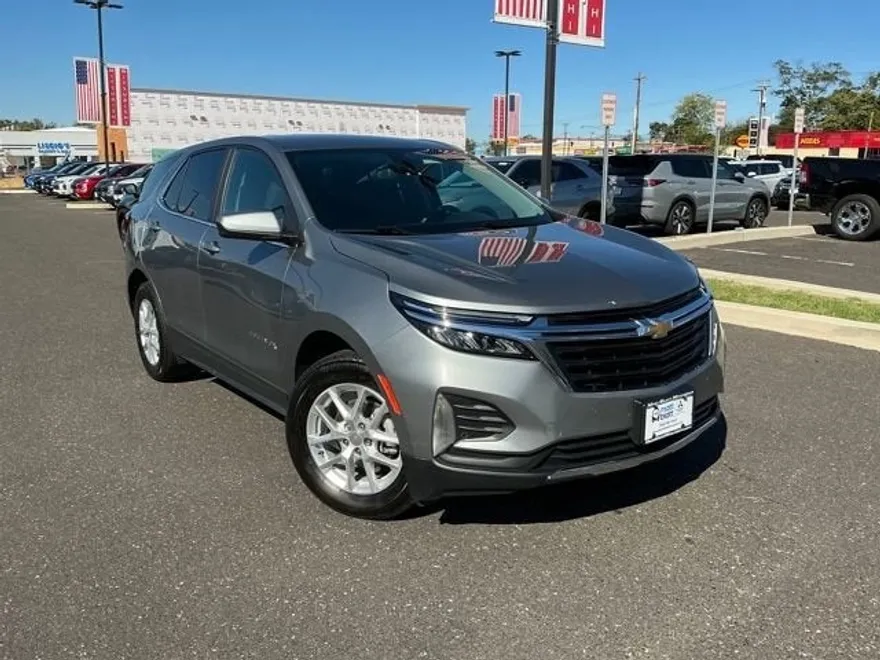 2024 Chevrolet Equinox LT photo 1
