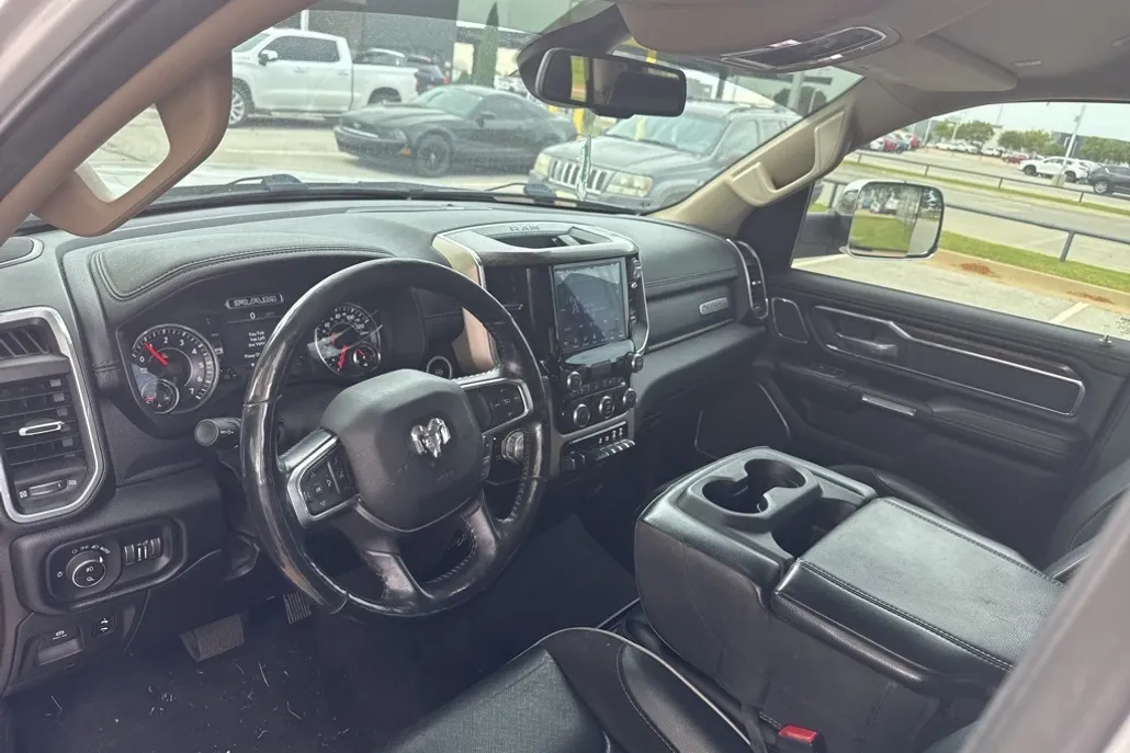 2019 Ram 1500 Laramie photo 1