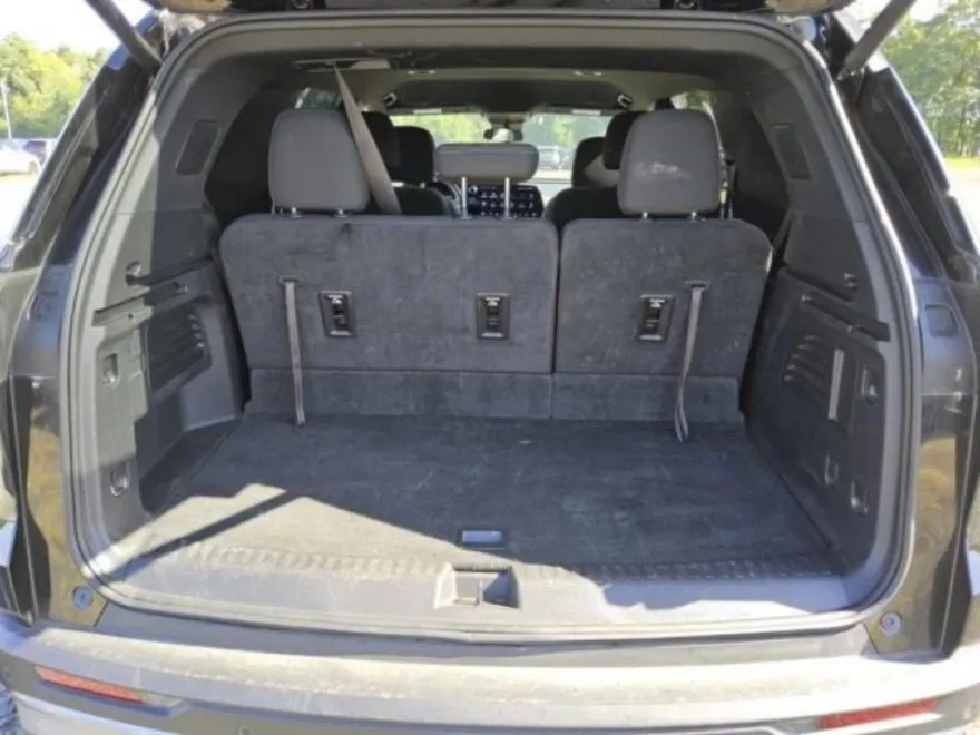 2025 Chevrolet Traverse photo 1