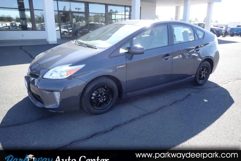 2015 Toyota Prius Four photo 1