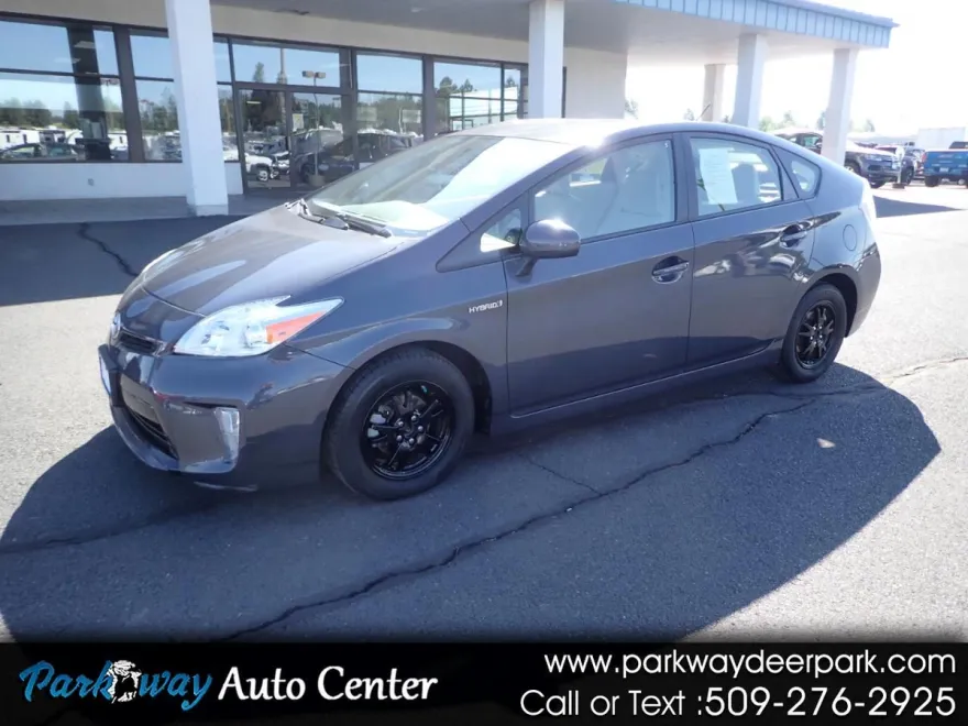 2015 Toyota Prius Four photo 1