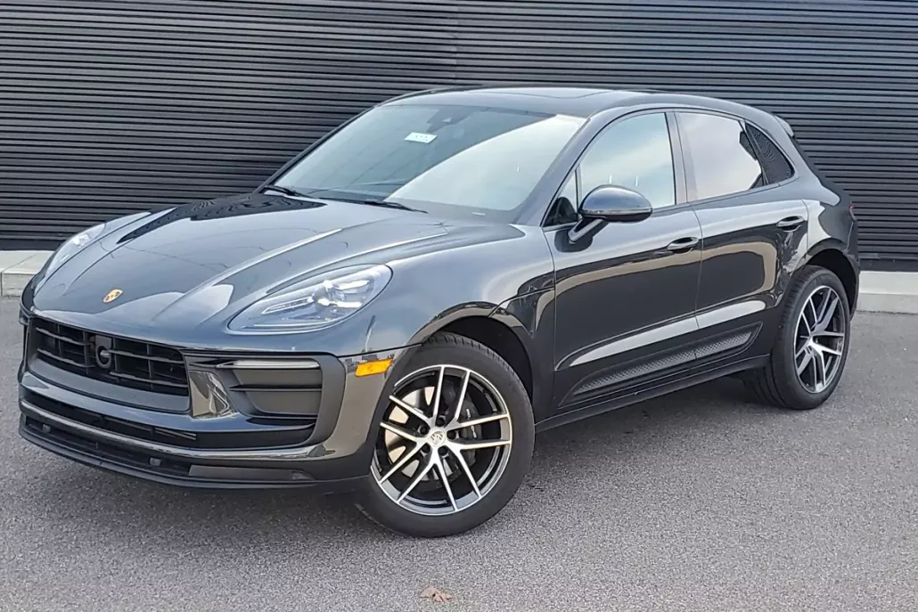 2025 Porsche Macan photo 1