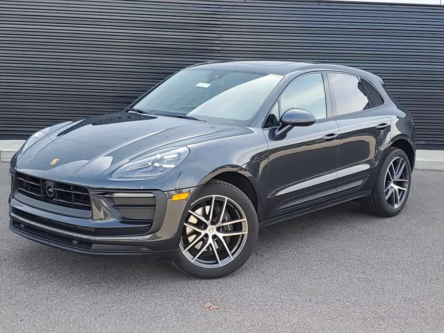 2025 Porsche Macan photo 1
