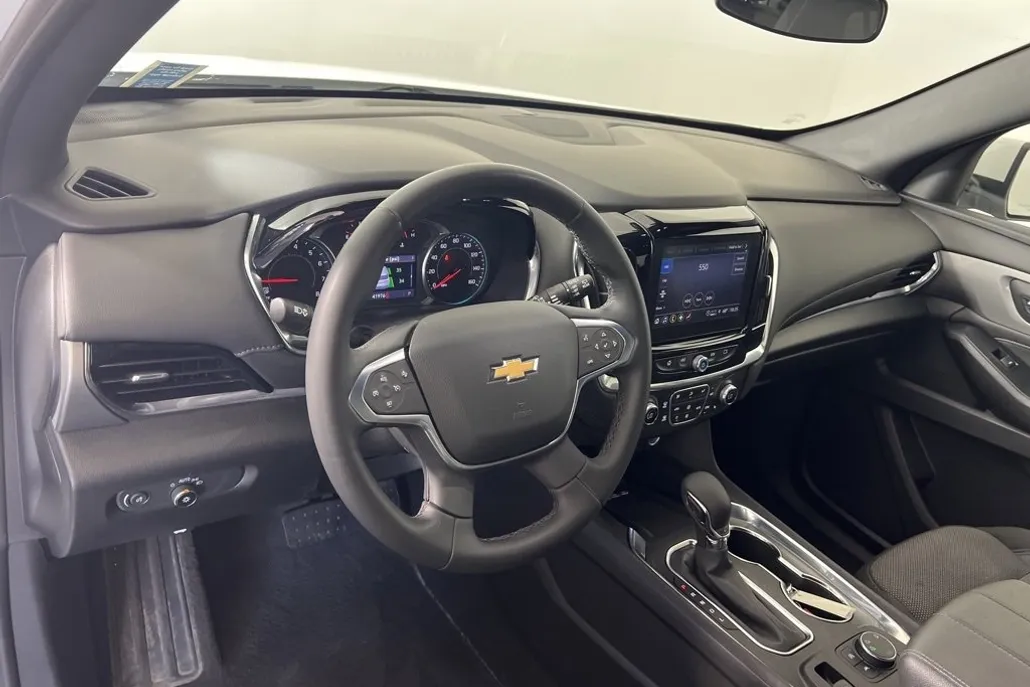 2023 Chevrolet Traverse Cloth 1LT photo 1