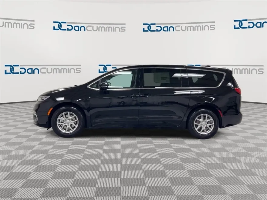 2026 Chrysler Pacifica Touring photo 1