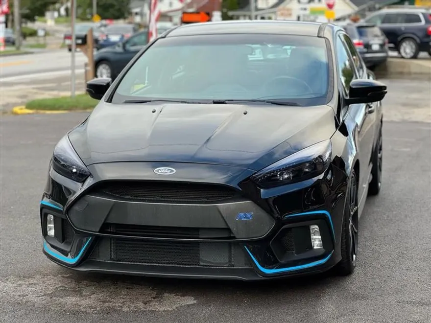 2017 Ford Focus RS photo 1