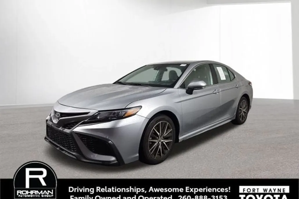2024 Toyota Camry SE photo 1