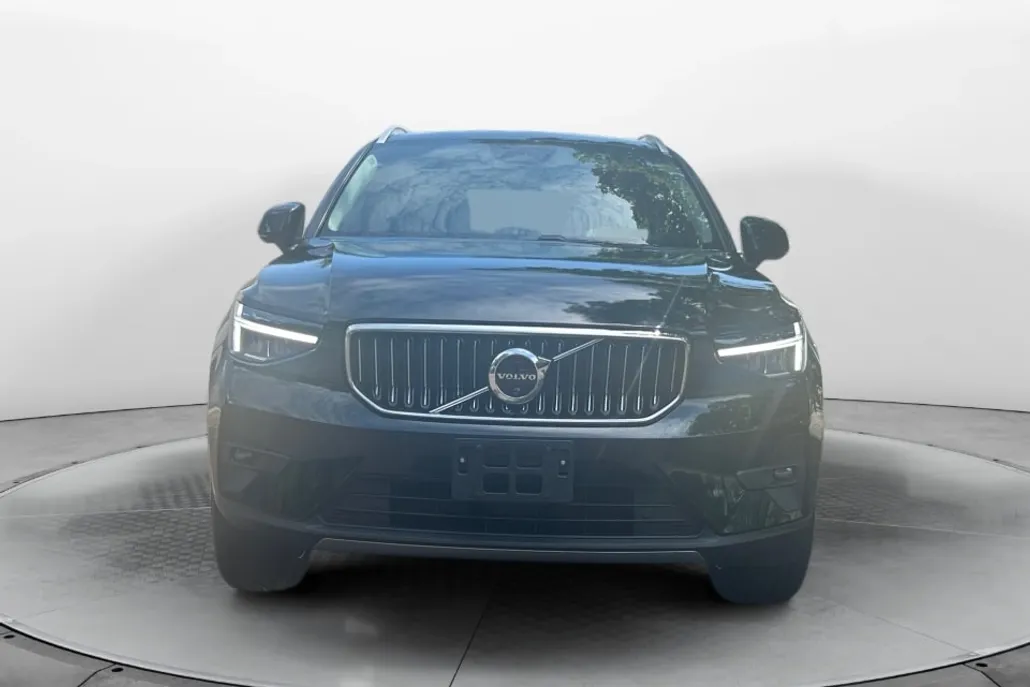 2024 Volvo XC40 Plus photo 1