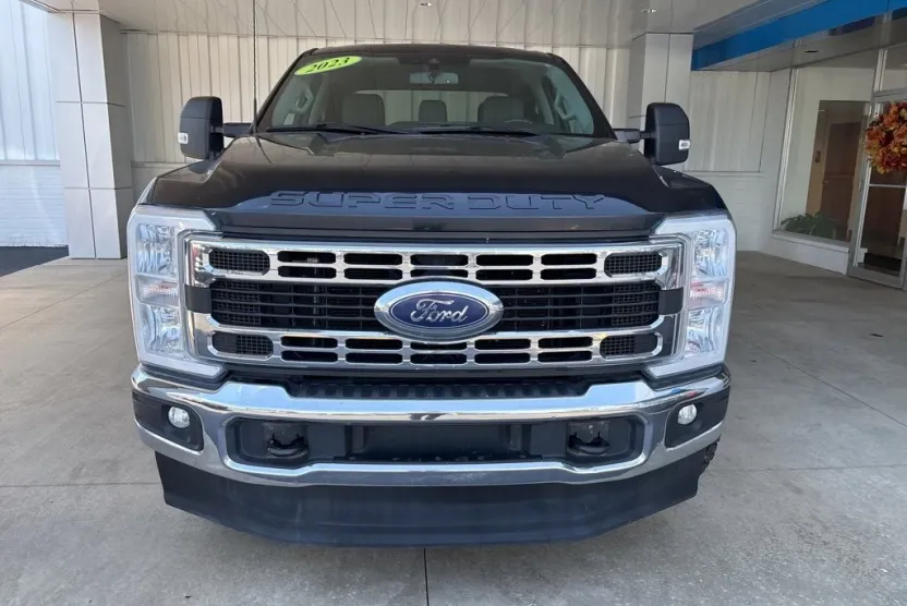 2023 Ford F-250 Lariat Tremor photo 1