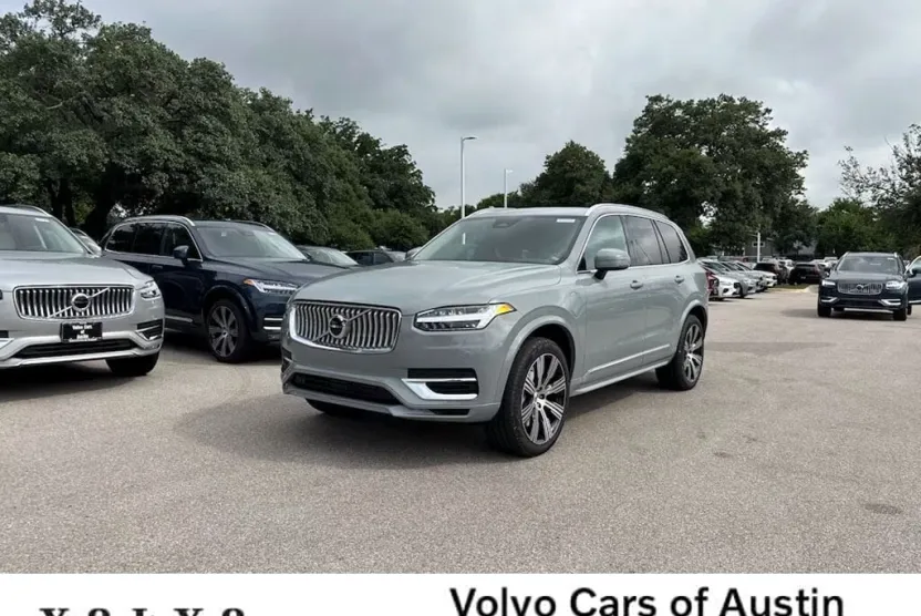 2025 Volvo XC90 Core T8 AWD photo 1
