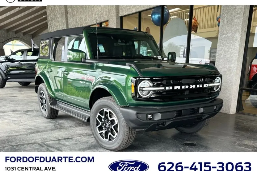 2025 Ford Bronco Outer Banks photo 1