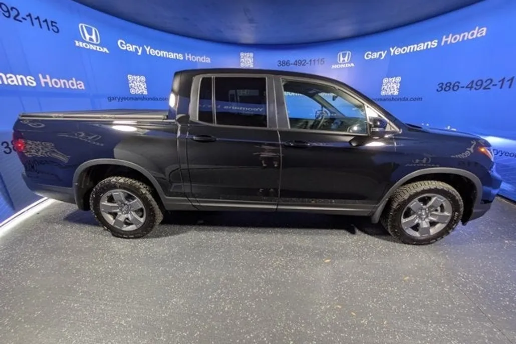 2025 Honda Ridgeline TrailSport photo 1