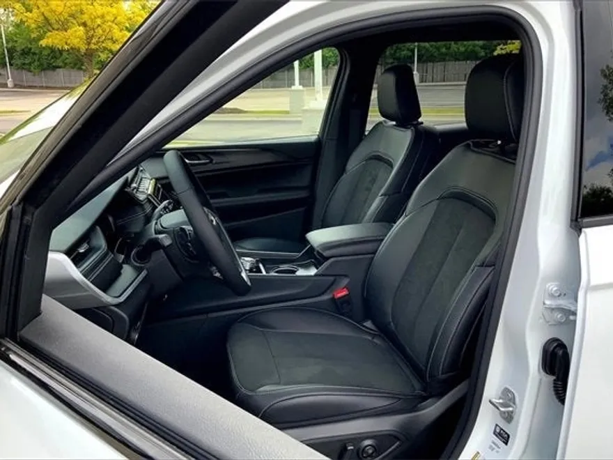 2025 Jeep Grand Cherokee Altitude X photo 9