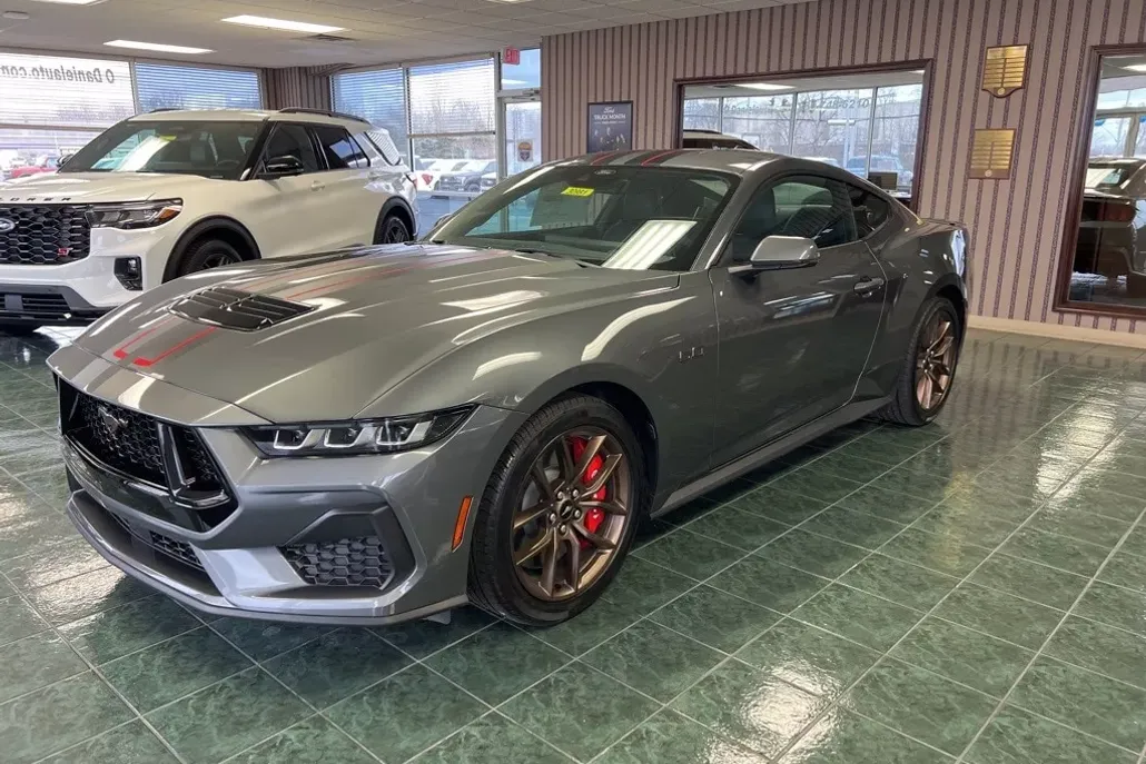 2025 Ford Mustang GT Premium photo 1