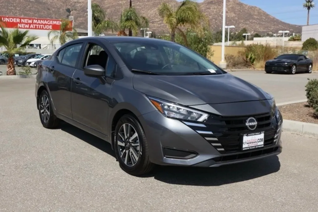 2025 Nissan Versa 1.6 SV photo 1