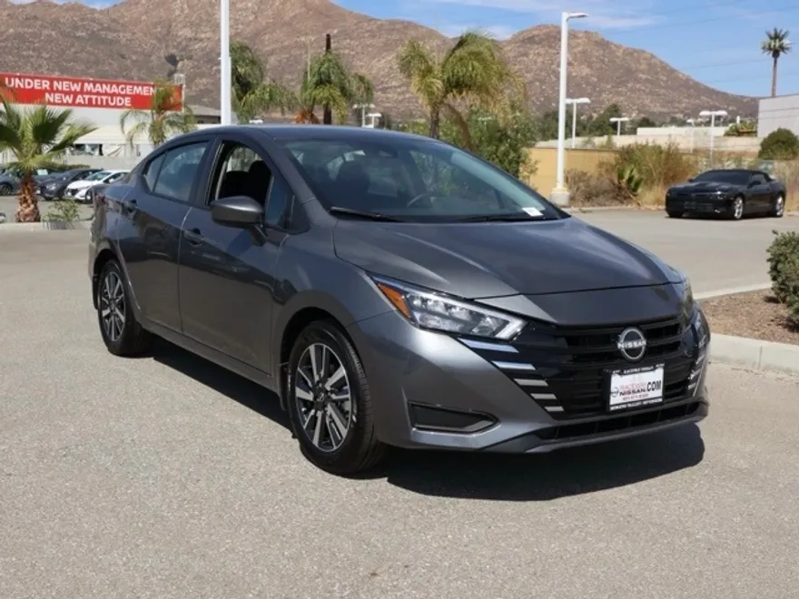 2025 Nissan Versa 1.6 SV photo 1