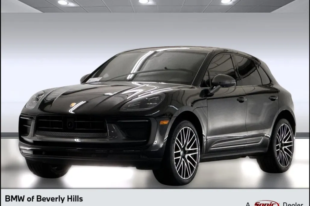 2023 Porsche Macan T photo 1