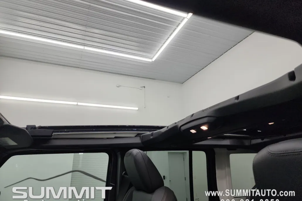 2025 Jeep Wrangler Sahara photo 1