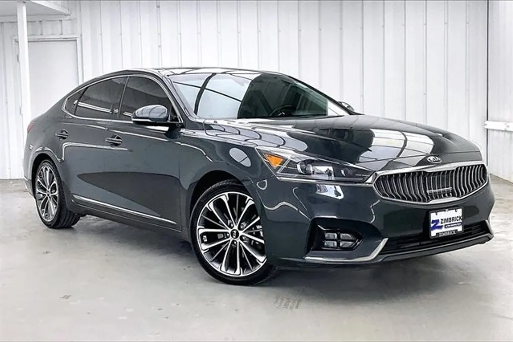 2017 Kia Cadenza Technology photo 1