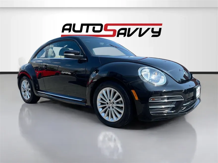 2019 Volkswagen Beetle SE photo 1