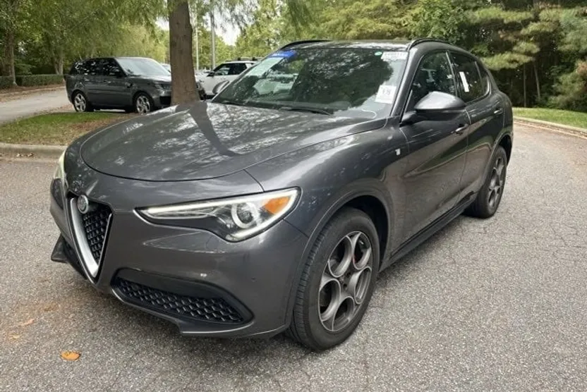 2022 Alfa Romeo Stelvio Ti photo 1